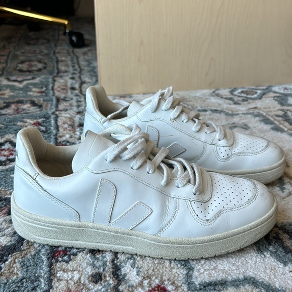 Veja v-10 white leather sneakers size 7 - Picture 1 of 10